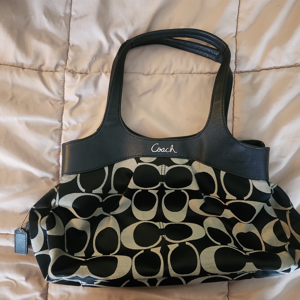 👜Authentic Coach Signature Lexi  shoulder bag